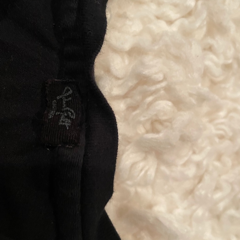 Brandy Melville black Malibu t-shirt - Picture 2 of 2